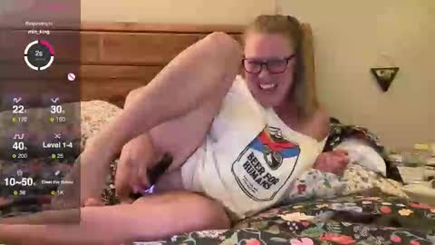 Snapshot of glitterkitty_108 chatting on October 20, 11:54 pm GlitterKitty 108 online show from October 20, 11:54 pm