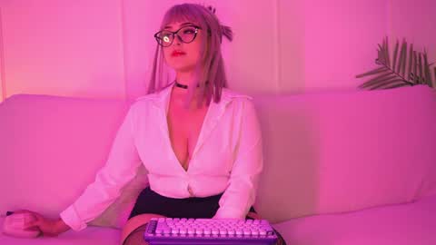 Mimi online show from June 4, 6:14 pm