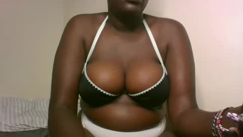 Snapshot of glorious_t chatting on December 5, 2:15 am glorious_t online show from December 5, 2:15 am