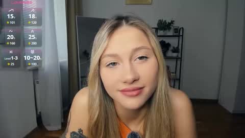 Snapshot of glossybabe_ chatting on October 12, 7:12 am Cherry online show from October 12, 7:12 am
