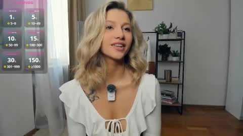 Snapshot of glossybabe_ chatting on September 14, 7:10 am Cherry online show from September 14, 7:10 am