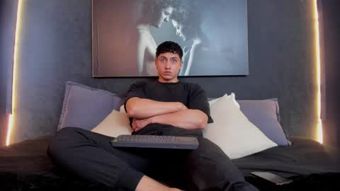 steven online show from December 7, 5:04 pm