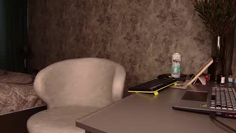 Goddess Elizabeth  NO NUDE  femdom online show from December 19, 5:58 am