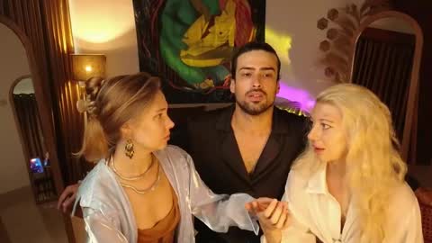   330 UTC2 girls   online show from May 16, 2:41 am
