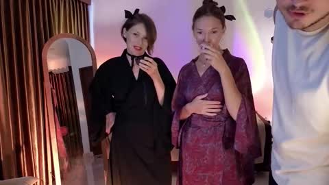 Snapshot of goddess_marylin chatting on October 8, 3:34 am   330 UTC2 girls   online show from October 8, 3:34 am
