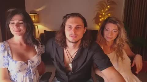 Snapshot of goddess_marylin chatting on February 21, 2:50 am   330 UTC2 girls   online show from February 21, 2:50 am