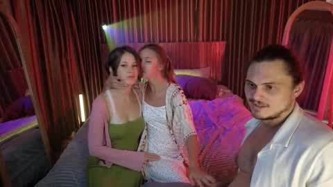   330 UTC2 girls   online show from November 7, 4:15 am