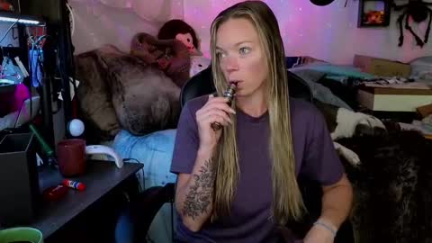 Snapshot of goddess_of_mars chatting on October 7, 3:30 pm Patricia Mars Goddess of Mars twitter thegoddessmindy online show from October 7, 3:30 pm