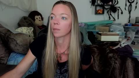 Snapshot of goddess_of_mars chatting on October 16, 3:00 pm Patricia Mars Goddess of Mars twitter thegoddessmindy online show from October 16, 3:00 pm