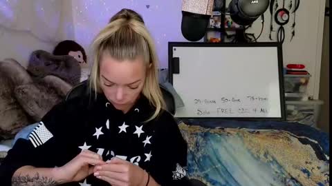 Snapshot of goddess_of_mars chatting on September 11, 3:13 pm Patricia Mars Goddess of Mars twitter thegoddessmindy online show from September 11, 3:13 pm