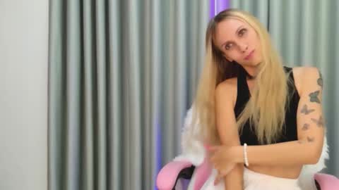 Katarina online show from December 4, 1:22 pm