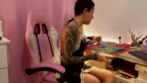 vee online show from April 20, 11:41 pm