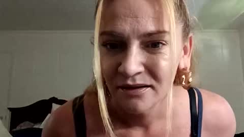 goldendoll1704 online show from June 2, 4:31 pm