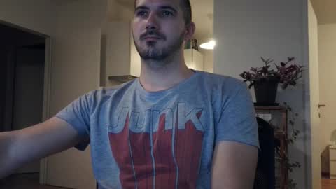 Snapshot of goldnic_10 chatting on October 12, 5:11 am goldnic_10 online show from October 12, 5:11 am