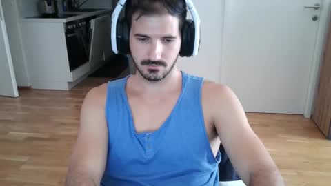 Snapshot of goldnic_10 chatting on September 15, 12:28 pm goldnic_10 online show from September 15, 12:28 pm