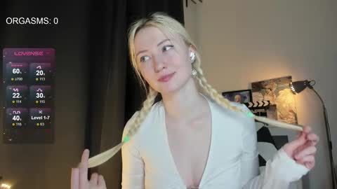 Snapshot of goodg_oddamn chatting on February 10, 9:47 pm SOPHIE online show from February 10, 9:47 pm