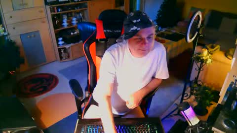 google5001 online show from June 3, 4:04 am