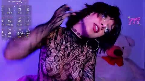 Violet online show from June 3, 11:43 pm