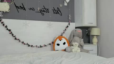 grace_louis online show from December 5, 5:17 am