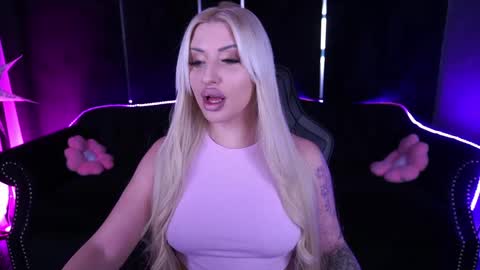 gracedaviess online show from May 1, 1:05 pm