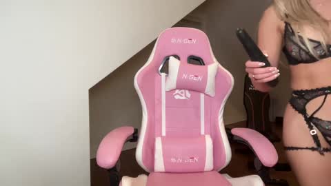 Gracie online show from December 18, 4:08 am