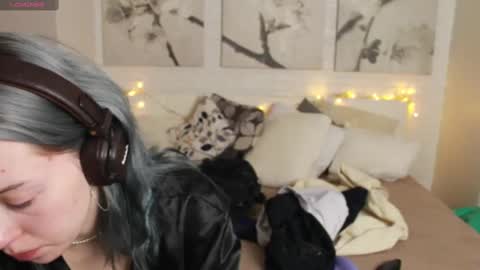 Snapshot of graylovescookies chatting on February 23, 3:29 pm graylovescookies online show from February 23, 3:29 pm