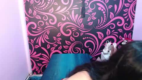 Isabella online show from March 9, 11:15 am