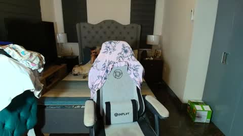 greta_v online show from November 18, 10:07 am