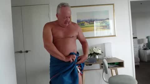 gstring_aussie_phil online show from February 5, 10:35 pm