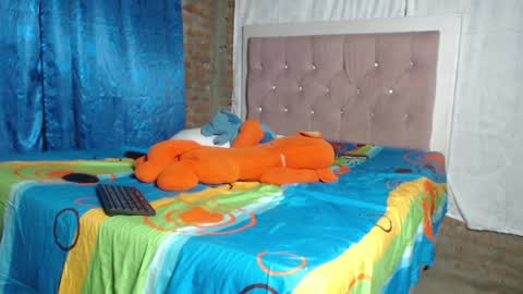 guapoj online show from April 8, 4:48 am