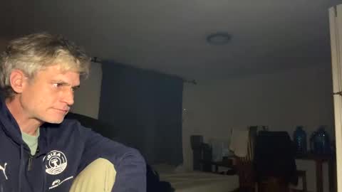 guardiannif_ online show from February 20, 4:07 am