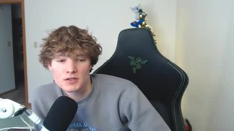 gucciboi4 online show from February 26, 5:16 pm