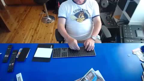 guesswhatigot2 online show from December 6, 7:37 am