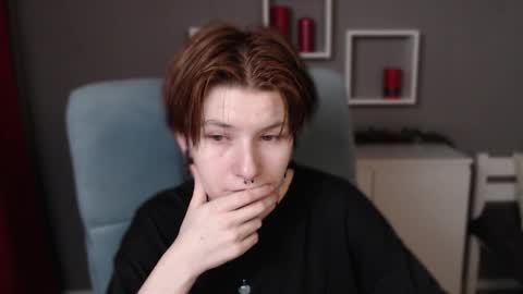 guitarandangell online show from December 2, 1:48 am