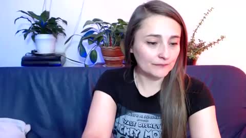 Vane blonde and Hazell black hair online show from January 22, 9:54 pm