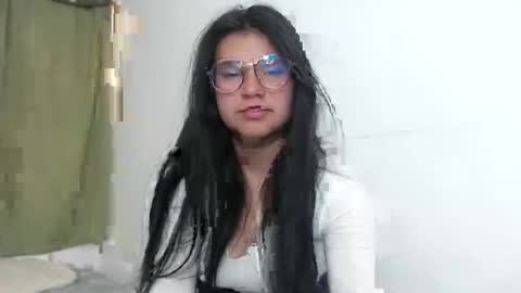 Vane blonde and Hazell black hair online show from November 25, 6:18 pm