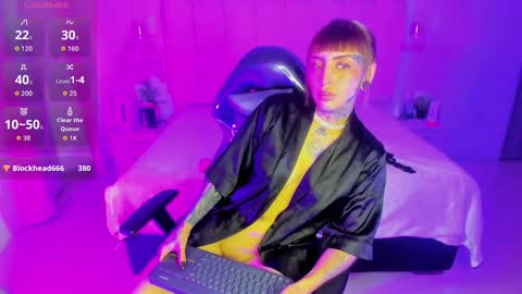 gyal_8_ online show from February 9, 5:00 am