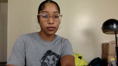 gyalxoxo online show from October 3, 4:15 pm