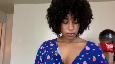 gyalxoxo online show from October 13, 5:59 pm