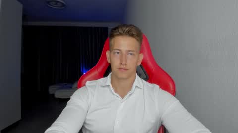 Oliver online show from November 6, 11:08 pm