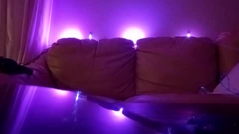 h333th3nz online show from April 8, 7:33 am