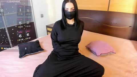 Linda online show from November 25, 3:16 am