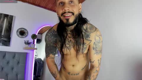 hache222 online show from October 26, 1:01 pm