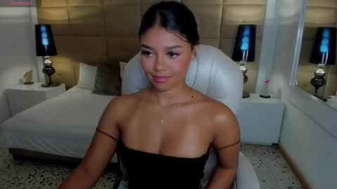 Snapshot of hailey_florez chatting on October 10, 3:40 pm hailey online show from October 10, 3:40 pm
