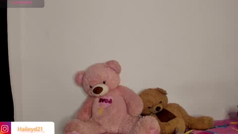 Hailey online show from March 25, 11:33 pm