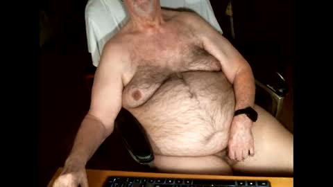 hairybear813 online show from May 18, 11:44 pm