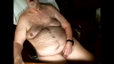hairybear813 online show from June 5, 3:35 am