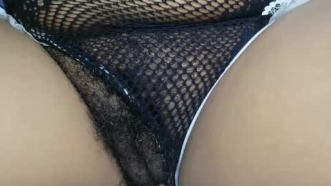 Snapshot of hairygirl83 chatting on October 23, 12:50 pm hairygirl83 online show from October 23, 12:50 pm