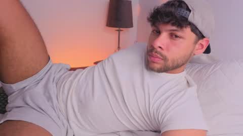 Independent       model  online show from December 17, 10:16 pm