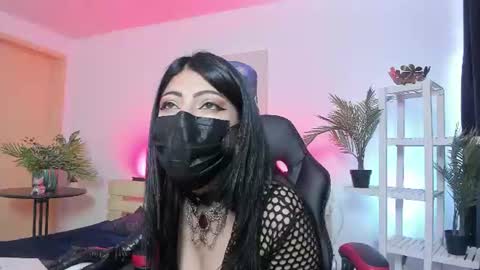 halley_ravenn online show from July 4, 4:32 pm